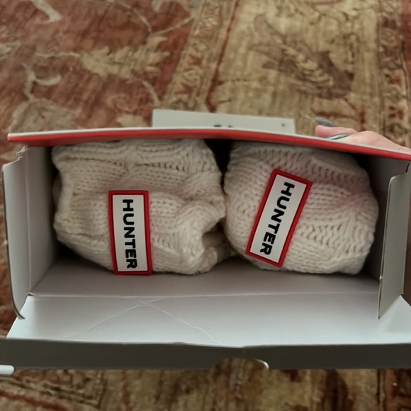 NWT/ORIGINAL BOX: “6 Stitch Cable Knitted Cuff TALL Boot Socks” in HUNTER WHITE - Picture 3 of 9